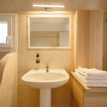 Anya Santorini 4*