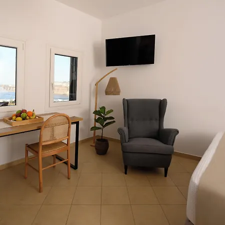 Anya Santorini 4*