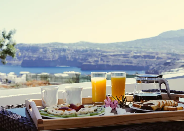 Anya Santorini Couette-café 4*