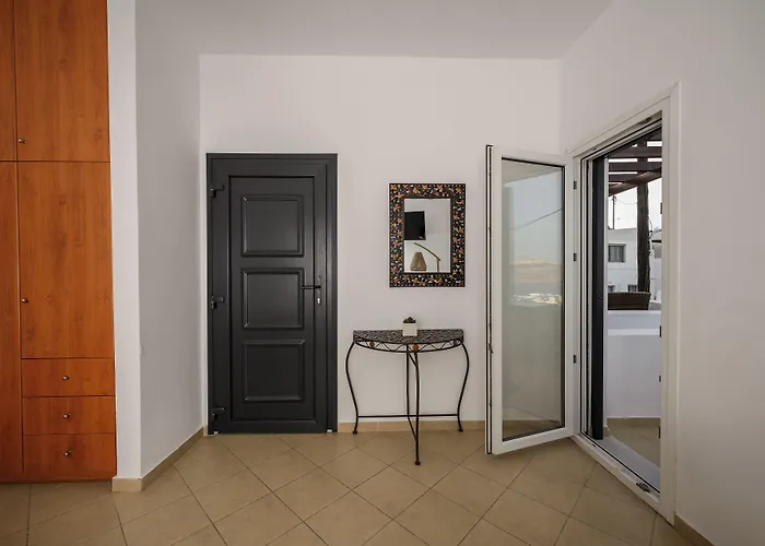 Anya Santorini Couette-café 4*